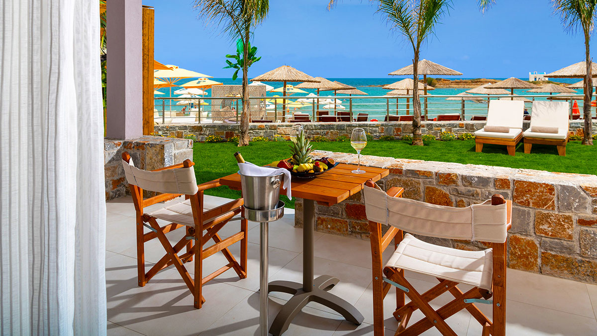 White Deluxe Suite Beachfront SV